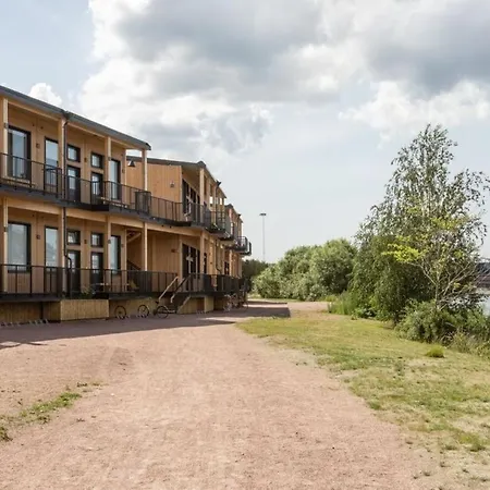 Waterfront 4*