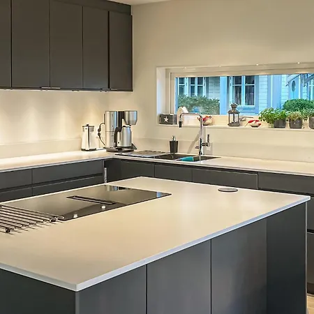 Amazing In Vstra Frlunda With Kitchen *