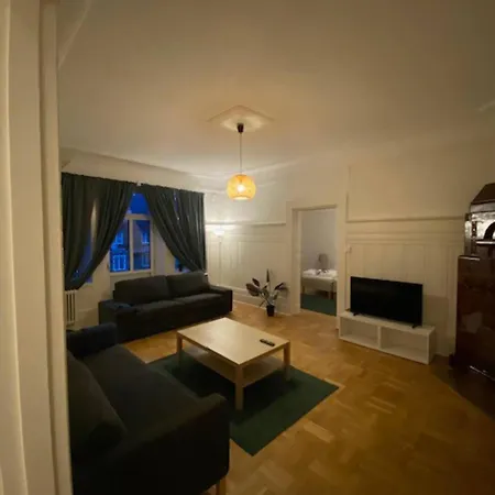 Comfortable In Centre *