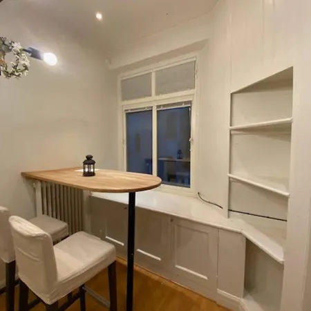 Comfortable In Centre