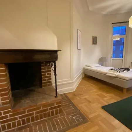 Comfortable In Centre Lägenhet *