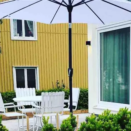 Eget Hus I Oergryte. Goeteborgs Baesta Laege! アパート