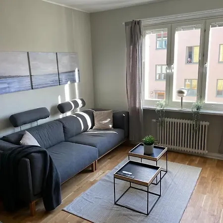 Newly Renovated Close To Centre *