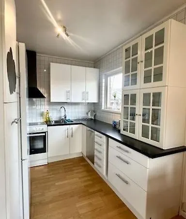 Apartment Familjevaenlig Nyrenoverad Vaning *