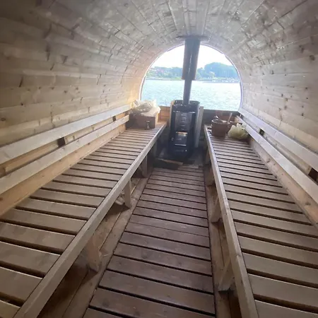 By The Bay In A Shared Homestay szállás