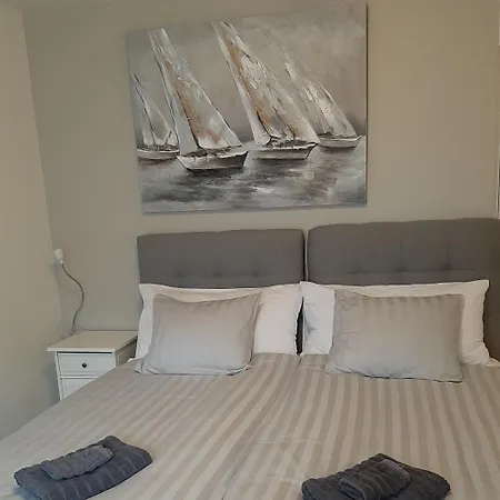 Kungssten Bed & Breakfast 3*