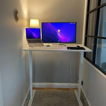 Rymlig Och Modern Laegenhet I Lugnt Laege *