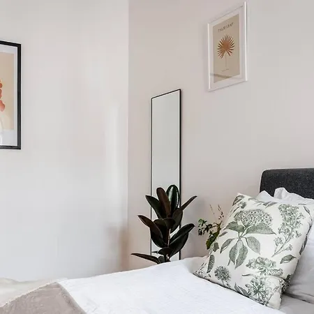 Large 2bd Lägenhet *