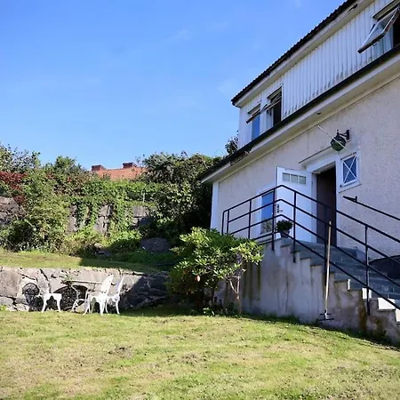 Elegant With Views In Oergryte
