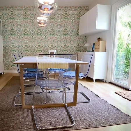 Elegant With Views In Oergryte