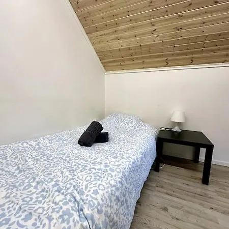 Workers House Near Volvo Апартаменты