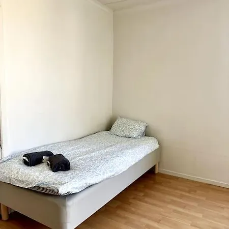 Workers House Near Volvo Апартаменты *