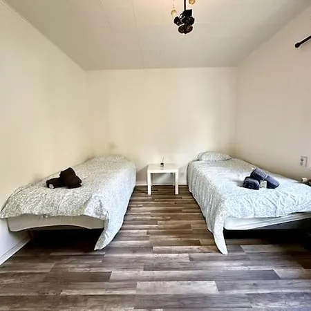 Workers 10-rooms Near Volvo *