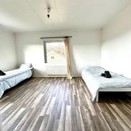 Workers 10-rooms Near Volvo Villa *