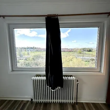 Workers 10-rooms Near Volvo Villa *