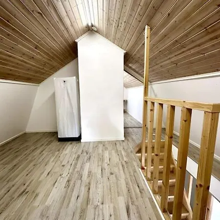Workers 10-rooms Near Volvo Villa