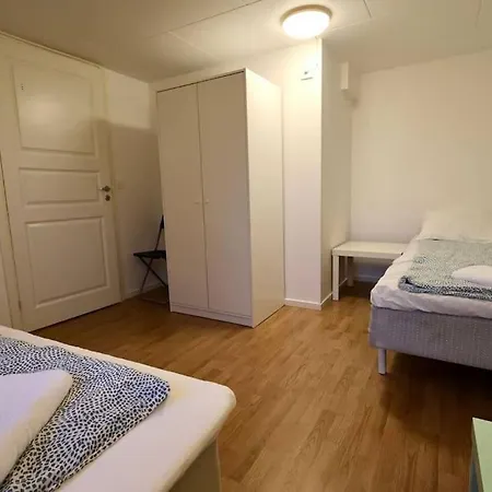 Workers 10-rooms Near Volvo Villa *