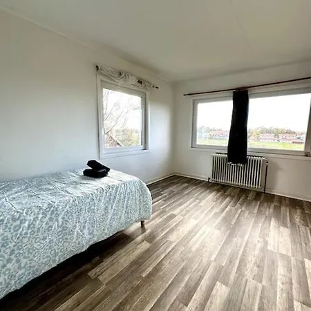 Villa Workers 10-rooms Near Volvo Gothenburg