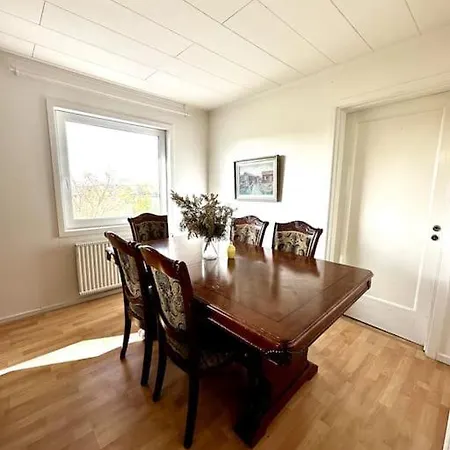 Workers 10-rooms Near Volvo Villa *