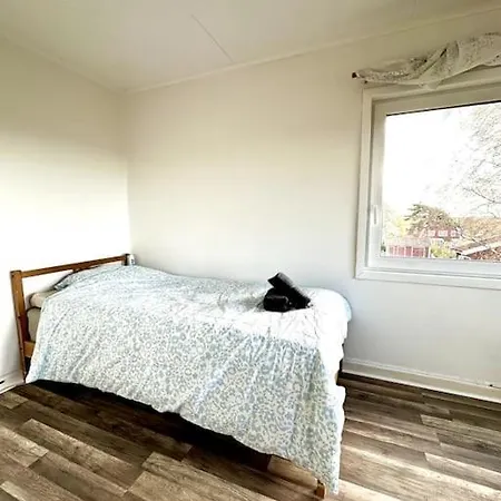 Workers 10-rooms Near Volvo
