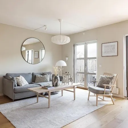 Townhouse Med Bastu, 4 Vaningar Naera Liseberg ヴィラ