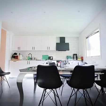 Big House For Workers & Family With Free Parking *
