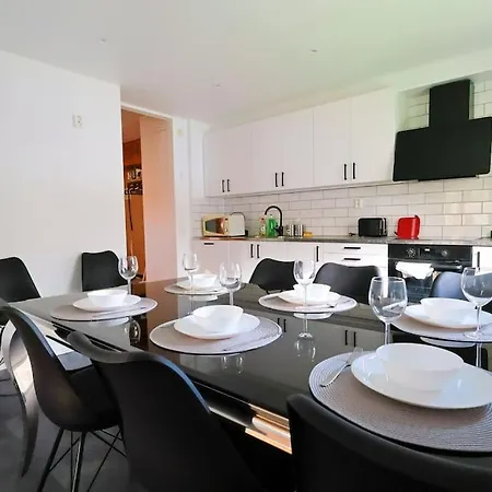 Big House For Workers & Family With Free Parking *