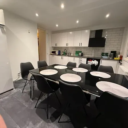 Big House For Workers & Family With Free Parking Villa