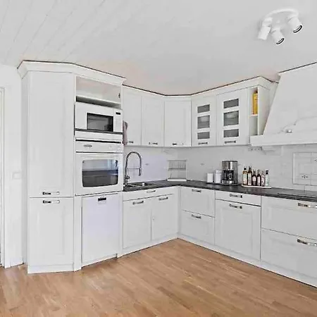 Mysigt Hus Med Natur & Jacuzzi I Olofstorp Apartment *