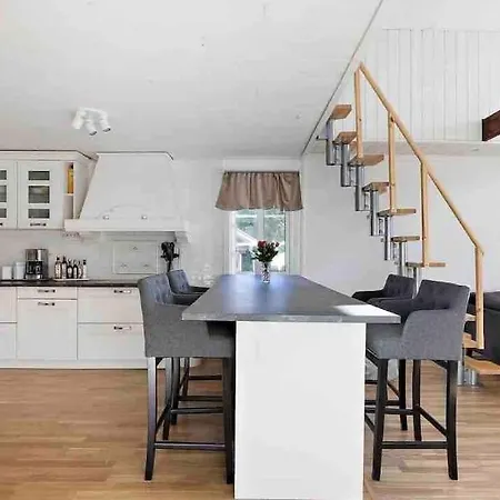 Mysigt Hus Med Natur & Jacuzzi I Olofstorp Apartment