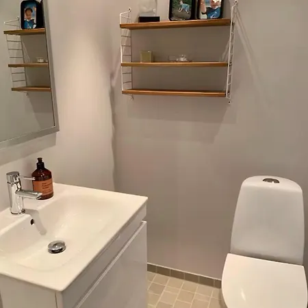 House By The Sea, Naeset * Gotemburgo