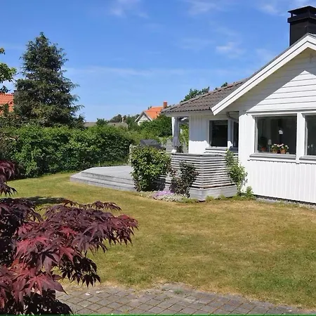 House By The Sea, Naeset Villa *