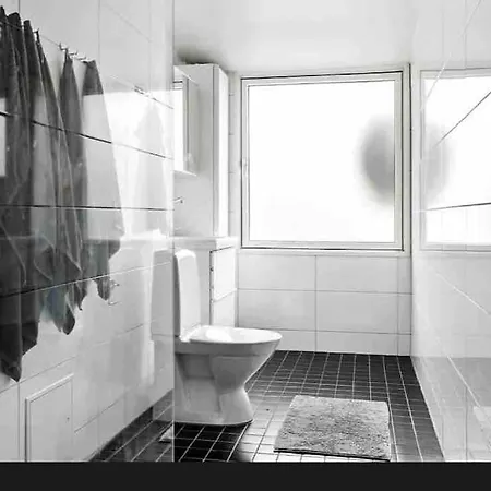 Hus Med 12 Baeddar Naera Och Gratis Parkering Villa