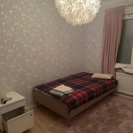 Modern With Balconies And Full Kitchen For Up To 5 Guests * גטבורג