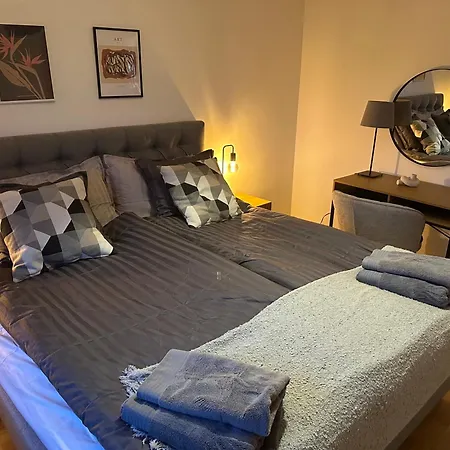 Apartament Feels Like *