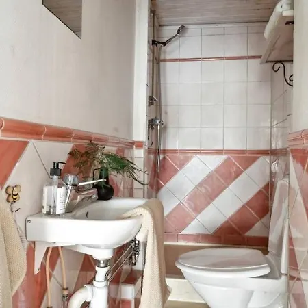 Workers House Near Volvo فيلة غوتنبرغ