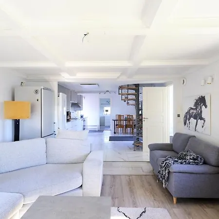 Villa 3 - 16 Beds - Views -