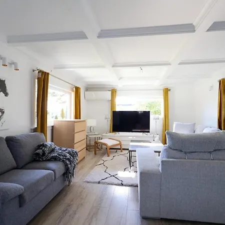 3 - 16 Beds - Views - Villa
