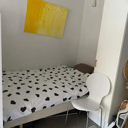 Cozy Accommodation, Single Or Bed In Dormroom منزل للإقامة *