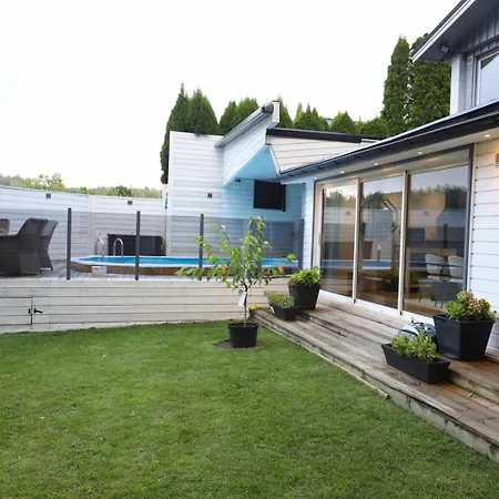 Between The Trees Villa *