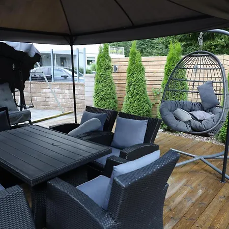 Between The Trees Villa *