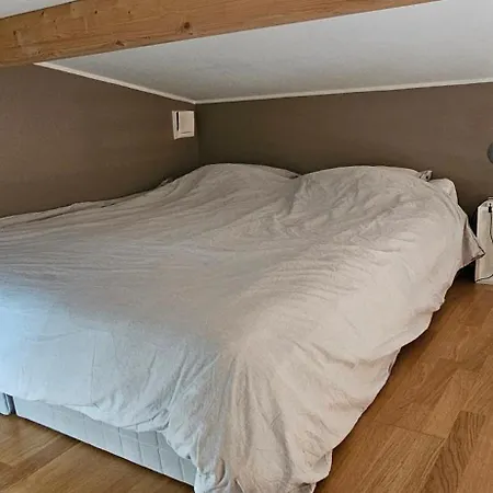 Tiny Grey House With Loft, 15 Min From Center Casa de Férias