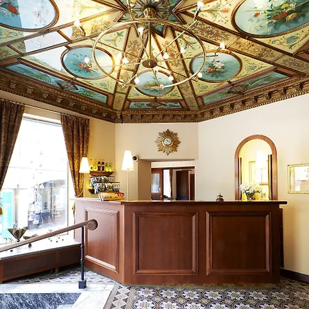 Royal Hotel
