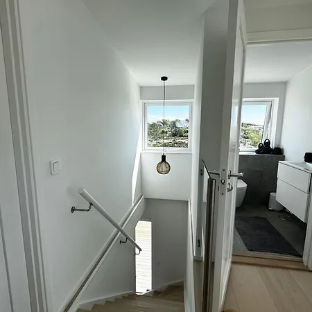 Welcome To A Charming In Vaestra Froelunda 度假居