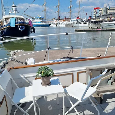 Downtown Boat-apartment 船屋 *