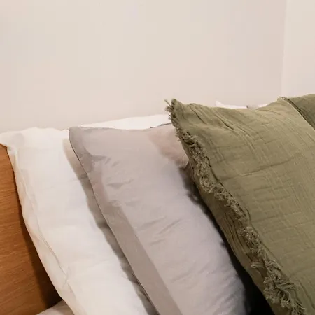 Harbor-view Loft - 2br Near アパート ヨーテボリ