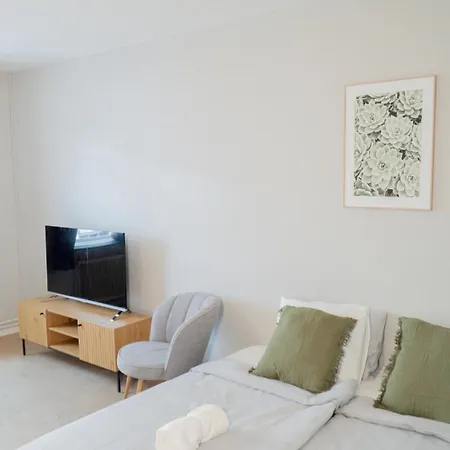 Stylish, Close To Tram & Shops גטבורג