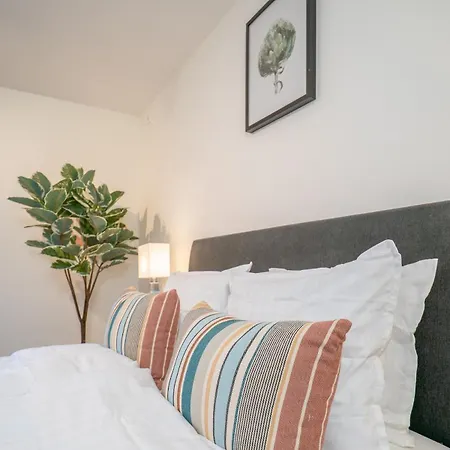 Calm Linne With Feel, Steps From Haga Apartment *