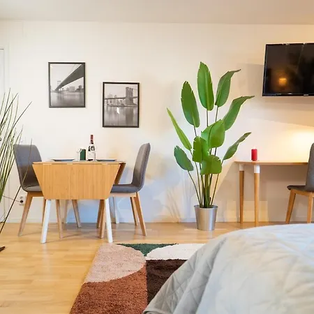 Earth-toned Studio, Near Haga & Jaerntorget Daire Göteborg
