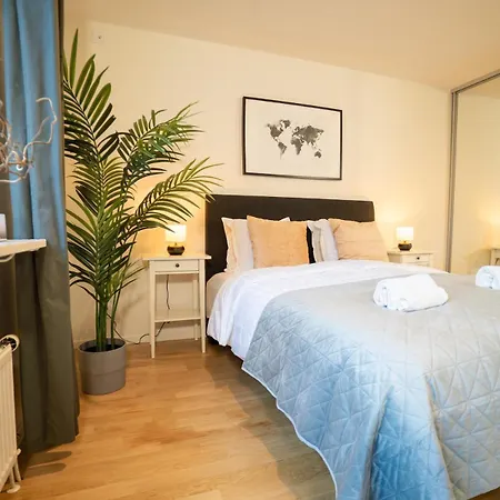 Earth-toned Studio, Near Haga & Jaerntorget Daire